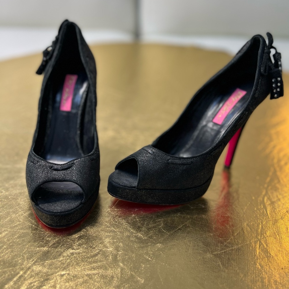 Black and Pink Betsey Johnson size 6 1/2